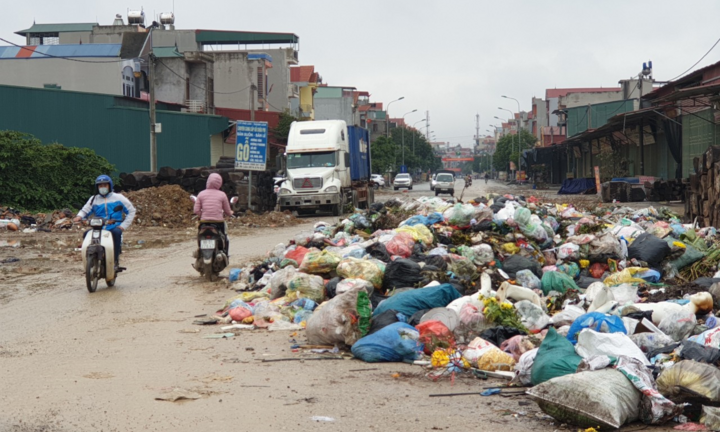 Người dân Yên Phong, Bắc Ninh 'chết mòn' cạnh bãi rác gần 10 năm chưa được xử lý